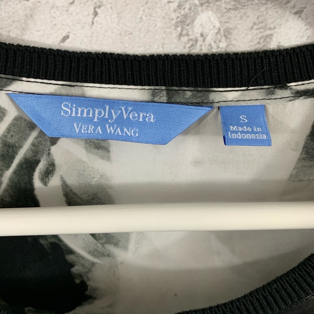 Simply Vera • Asymmetrical Black & White Top - Picture 3 of 7